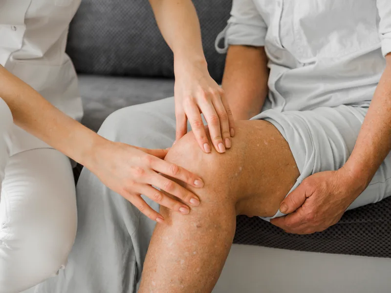 Chiropractic care for knee pain at Honolulu Pain Relief Center in Honolulu