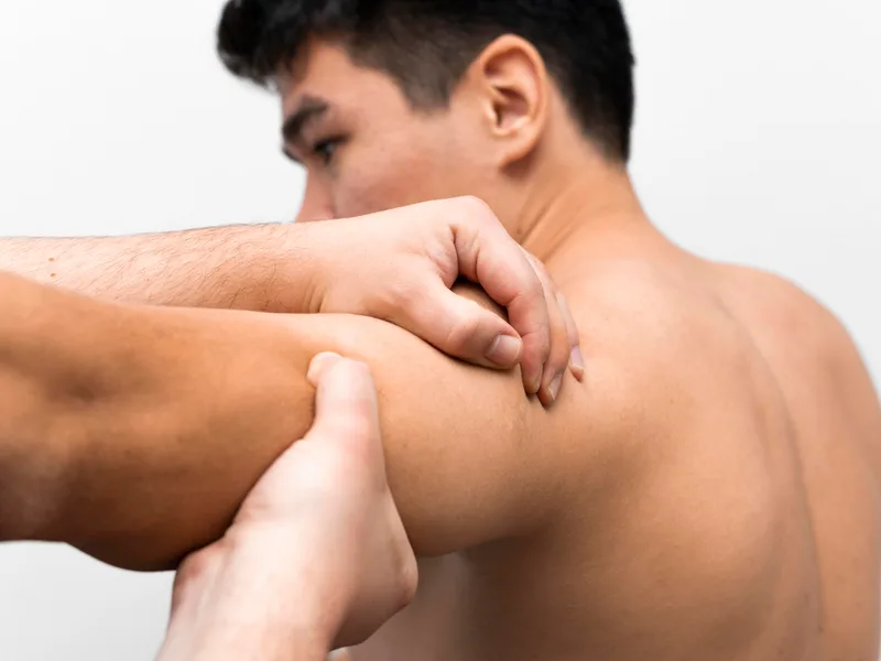 Honolulu Pain Relief Center treating shoulder pain in Honolulu